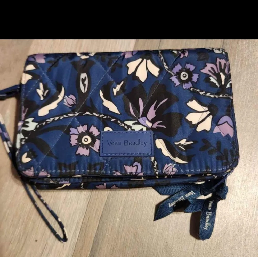 vera bradley wristlet